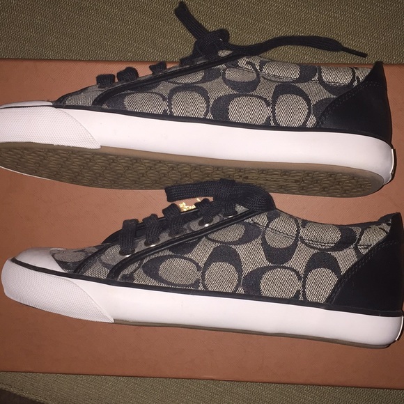 Coach Women’s Sneaker Size 7 - Picture 3 of 4